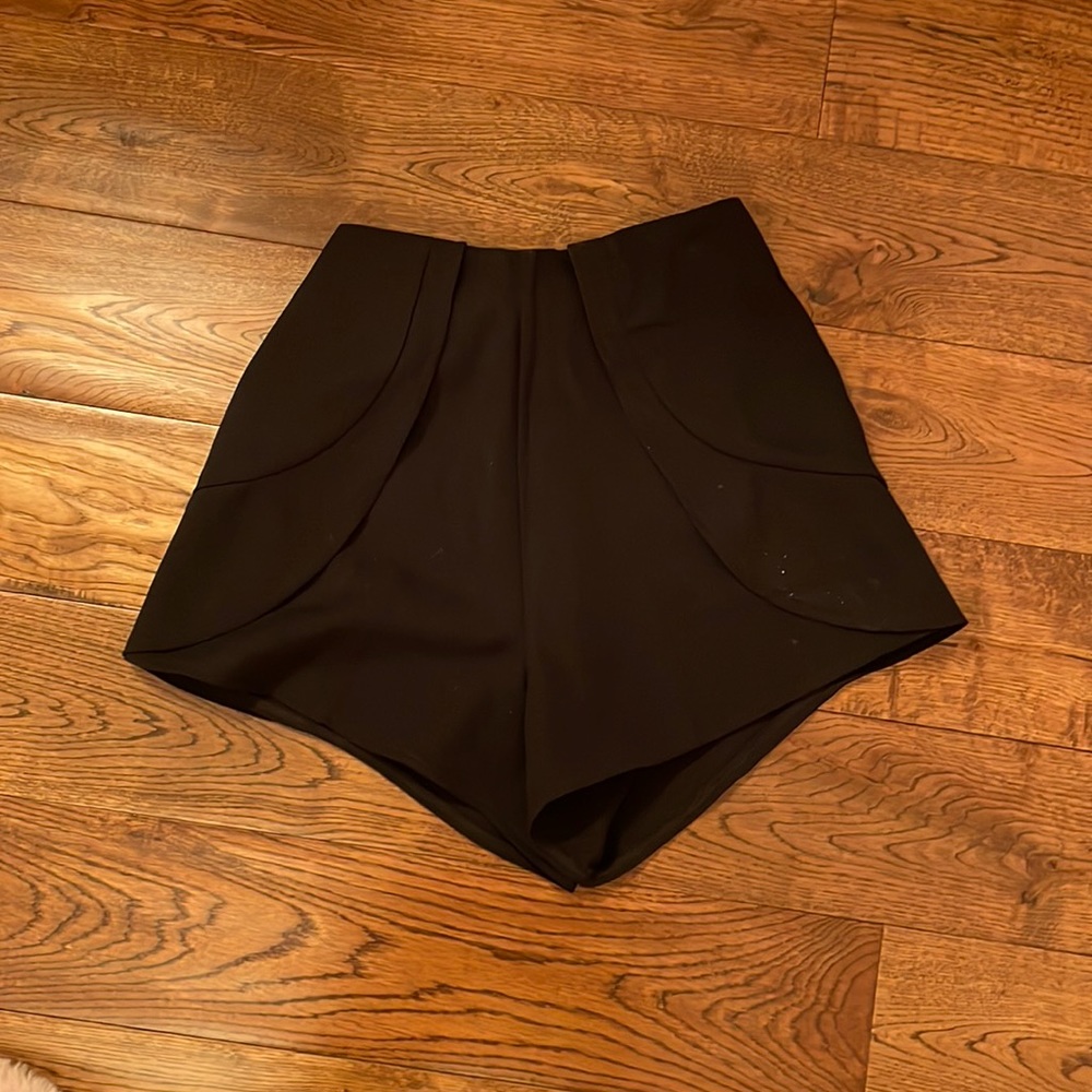 Tiger most, high waisted, black shorts